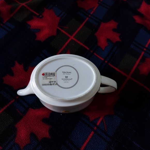 Vera Wang Pink Duchesse Teapot by WEDGWOOD (no lid) - Picture 5 of 6